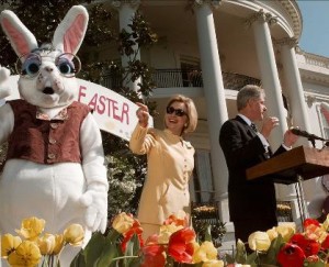 The Clintons kick off the 1995 Easter Egg Roll.