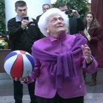 Former First Lady Barbara Bush shoots hoops.