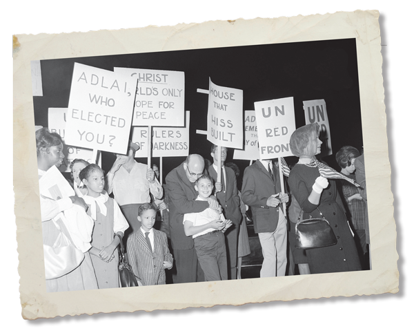 Dallas protestors at Stevenson's speech. (dmagazine.com)