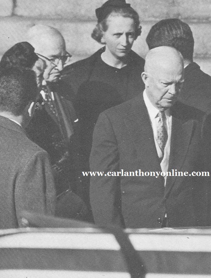 Truman and his daughter Margret, Ike and Mamie Eisenhower in front of the coffin. Truman and his daughter Margret, Ike and Mamie Eisenhower in front of the coffin.