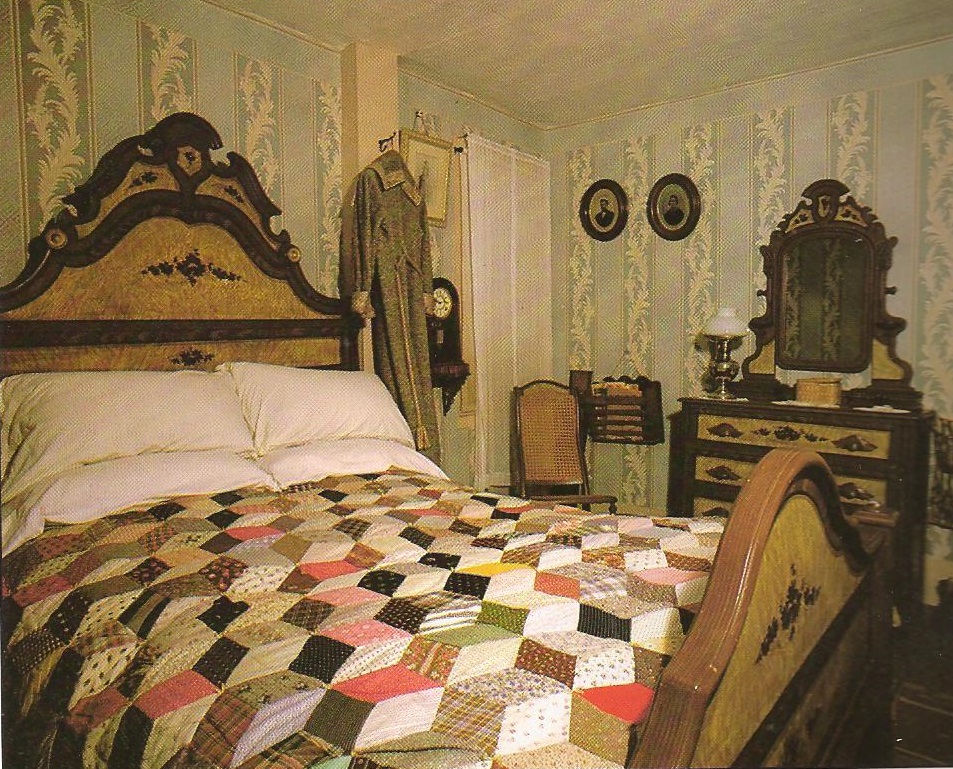 Even as President and with his wife, Calvin Coolidge continued to sleep in his childhood bed in his family's Vermont farmhouse. Even as President and with his wife, Calvin Coolidge continued to sleep in his childhood bed in his family's Vermont farmhouse.