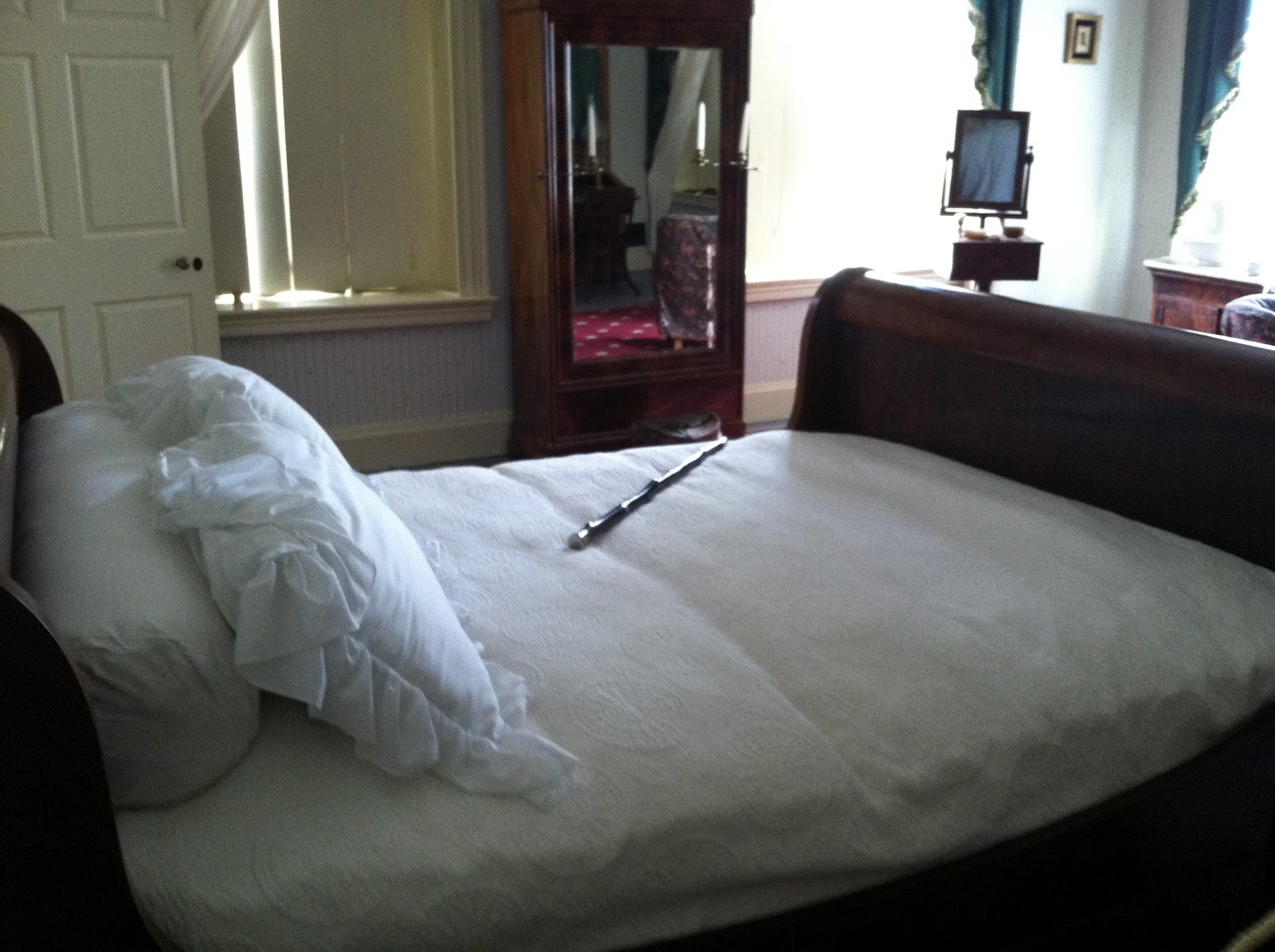 In his Lindenwald estate in the Hudson River Valley, Martin Van Buren's bedroom. Except for Jefferson's unique wall bed, Van Buren's is the first without a canopy In his Lindenwald estate in the Hudson River Valley, Martin Van Buren's bedroom. Except for Jefferson's unique wall bed, Van Buren's is the first without a canopy.