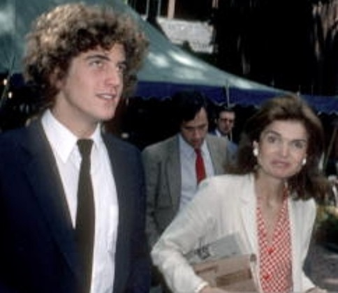 Jackie and John arriving for Caroline's college graduation, 1980.