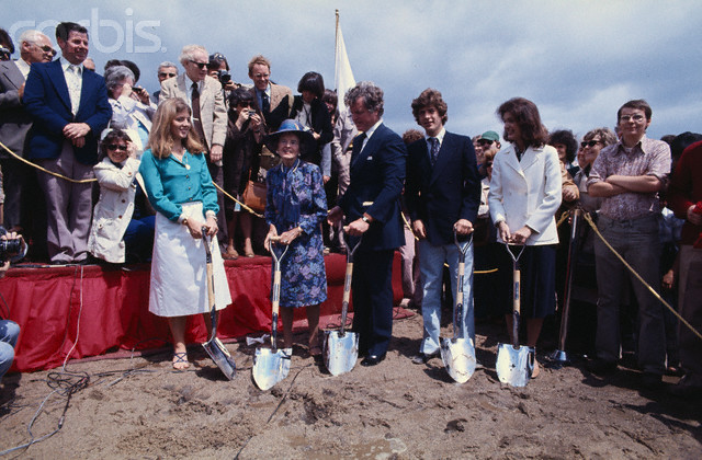 John Kennedy and Jacqueline Onassis as they participate with Caroline, Rose and Teddy Kennedy in ground breaking ceremonies for the JFK Library, 1977. (Corbis)