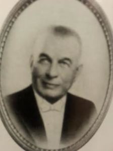 Jack West, father of Mae.