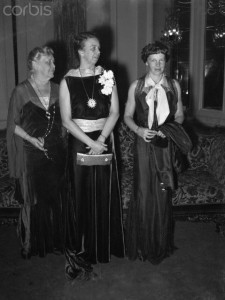 Sara made the scene at a March 1935 press banquet with Eleanor and Amelia Earhart.
