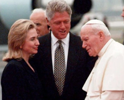 The Clintons welcome John Paul at Newark Airport, 1995.