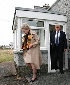 Trump and sister Maryanne after visiting the modest home of their Scottish immigrant mother in Tong on the Isle of Isle of Lewis, 2008. (dailymail.co.uk)
