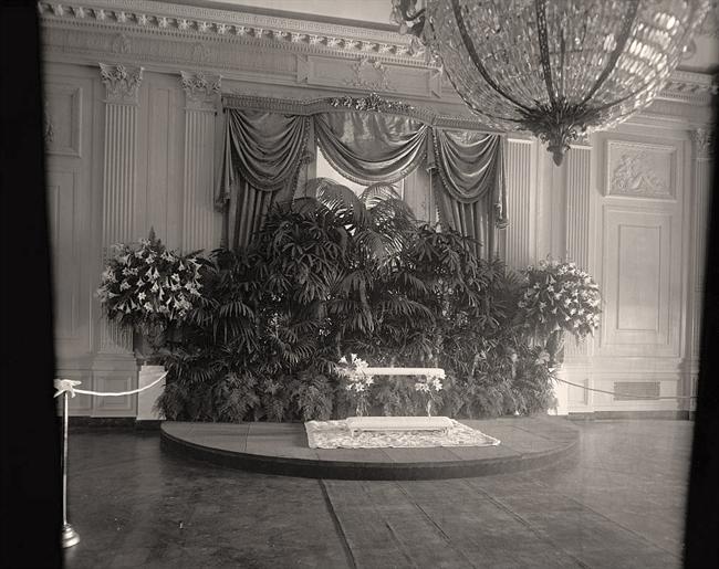 The wedding altar in the East Room where Jessie Wilson married Frank Sayre in 1914.