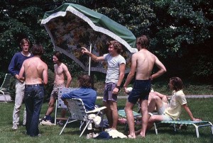 A snapshot of friends from the summer of '72.(cromwellcrew.com)